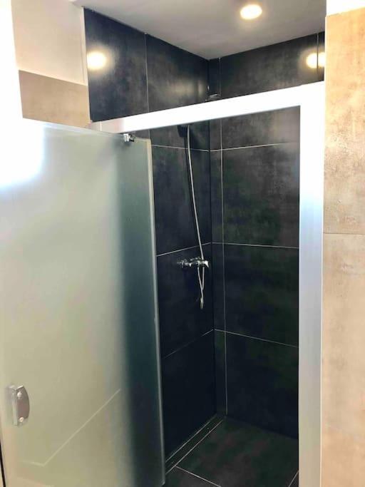 Spacious Apartment Near Hockey And Football Arena 브라티슬라바 외부 사진